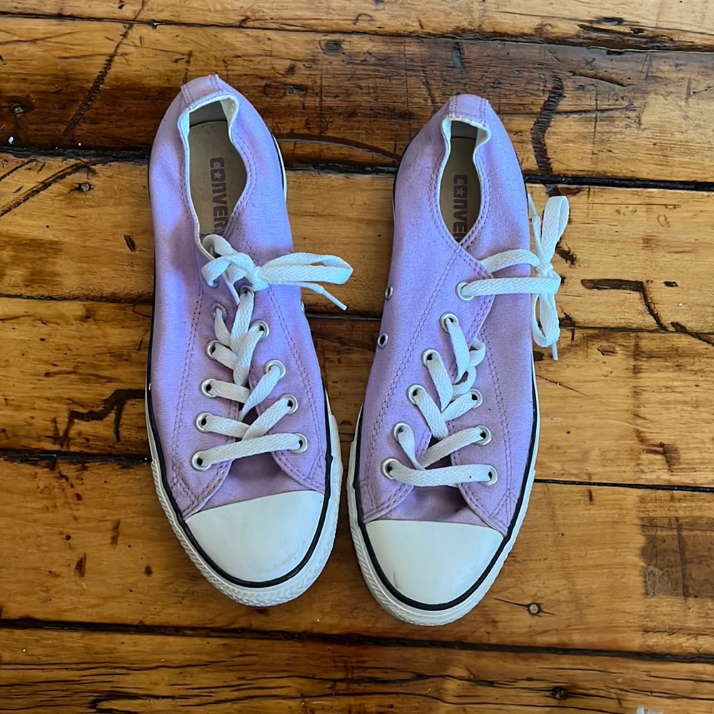Lavender Converse Chuck Taylor Low size 10 Women’s